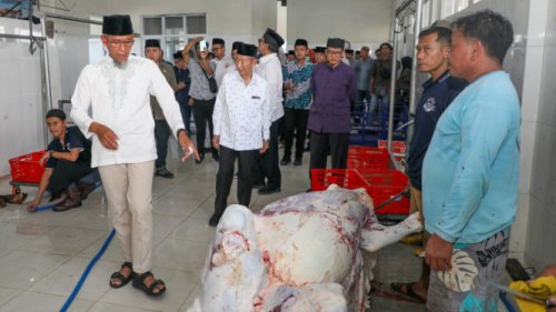 Baznas Olah Daging Sapi Kurban Jadi Kornet untuk Permudah Distribusi