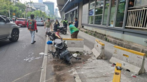 Viral Kecelakaan di Rasuna Said Jaksel, Satu Motor Tampak Ringsek