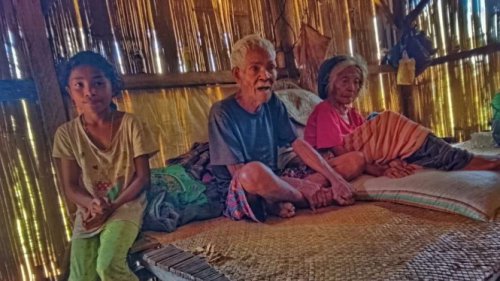 Pilu, Bocah 11 Tahun  Merawat Sendiri Kakek dan Nenek yang Sakit