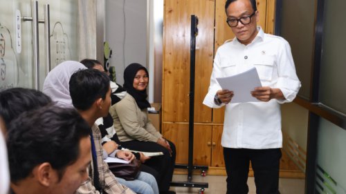 Wamenaker Sidak Tiga Perusahaan yang Tahan Ijazah Pekerja