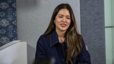 Di Tengah Isu Rumah Tangganya, Netizen Soroti Momen Raisa Genggam Tangan Ibunya yang Sakit