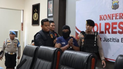 Ngaku Tentara, Pria Paruh Baya Pukul Anggota Polisi di Kendal