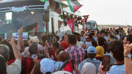 Konvoi Ribuan Orang Afrika Utara Seberangi Libya Menuju Gaza