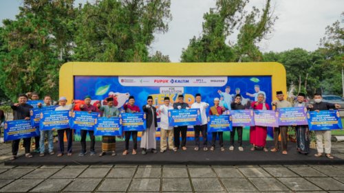 Pupuk Kaltim Salurkan 45 Hewan Kurban ke Bontang dan Fakfak