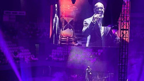 Brian McKnight Tumpahkan Air Mata di Jakarta, Kenang Cinta dan Warisan Hidup di Konser Heart and Soul 2025
