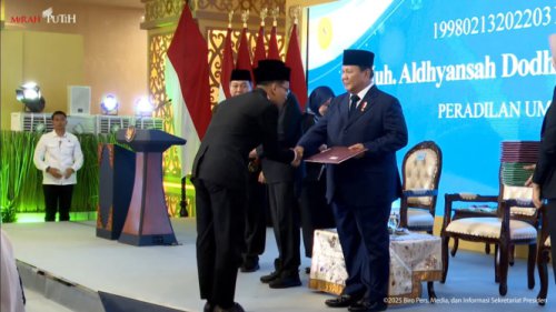 Presiden Prabowo Hadiri Pengukuhan Hakim, Serahkan Langsung Surat Keputusan Pengangkatan