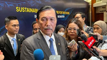 Luhut Evaluasi Uji Coba Penyaluran Bansos Digital di Banyuwangi, Tepat Sasaran?