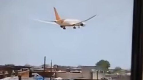 Detik-detik Mengerikan Jatuhnya Pesawat Air India di Permukiman Ahmedabad