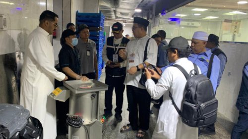 Anggota Amirulhaj Prof Arif Satria Cek Kesiapan Dapur Katering Jemaah Haji Gelombang II di Madinah