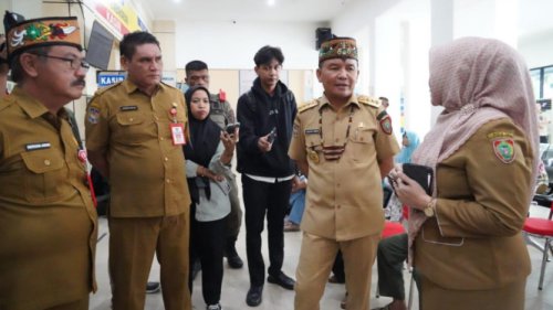Lakukan Sidak di Samsat Palangka Raya, Gubernur Agustiar Sabran Tegas Berantas Pungli dan Calo