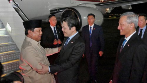 Tiba di Singapura, Prabowo Disambut Hangat PM Lawrence Wong