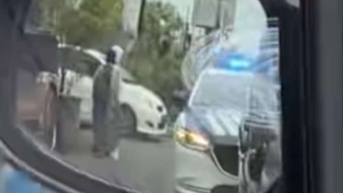 Kesal Diklakson Mobil Polisi saat Macet, Pengemudi: Wak Wok Wak Wok, Saya Harus Terbang Gitu?