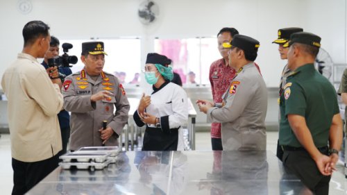 Dukung Program Presiden Prabowo, Kapolri Cek Dapur Makan Bergizi Gratis di Bali