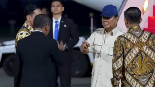 Momen Prabowo Tolak Salaman dengan Bahlil Sebelum Terbang ke Singapura