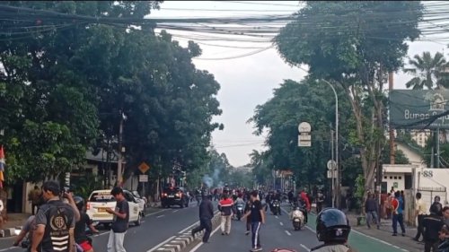 Detik-detik Mencekam Tawuran Pecah di Saharjo Jaksel, Satu Orang Jadi Korban