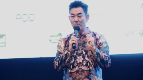 Gelar Konser di Indonesia, Richie Ren Pakai Batik hingga Cicipi Banyak Makanan Indonesia