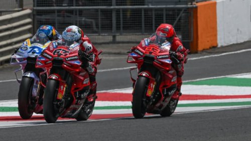 Cara Marc Marquez Bungkam &lsquo;Bacot&rsquo; Penggemar Pecco Bagnaia dan Valentino Rossi di MotoGP Italia