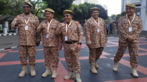 Penampakan Kepala Daerah Pakai Loreng Cokelat IPDN saat Memulai Retret Gelombang II