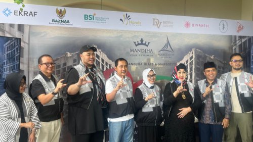 Ivan Gunawan Hadirkan Instalasi Fashion Bertema Palestina di Margocity Depok