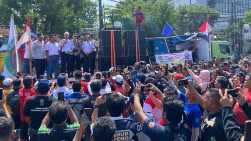 Ribuan Sopir Truk Lumpuhkan Jalur Pantura dan Tol Krapyak, Protes Aturan ODOL