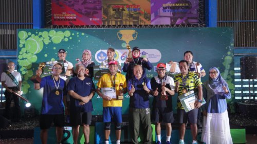 Kejuaraan Tenis Profesor Nasional 2025: Duet Dekan FIKK UNJ dan Guru Besar UNDIKSHA Raih Juara