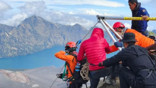 Pendaki Brasil Jatuh di Jurang Rinjani Tersangkut di Dinding Tebing, Masih Sulit Dievakuasi