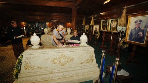 Jelang HUT Bhayangkara ke-79 Kapolri Ziarah ke Makam Soeharto, Besok ke Makam Gus Dur dan Sukarno