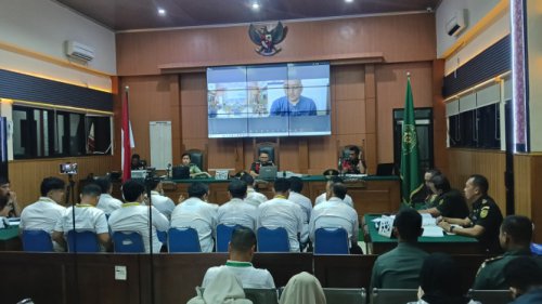 Tangis Keluarga Pecah di Sidang Pelaku Penembakan 3 Polri saat Gerebek Judi Sabung Ayam di Lampung