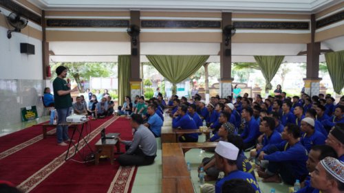 Kunjungi Lapas Purwokerto, Andy F Noya Terkesan dengan Hasil Karya Napi