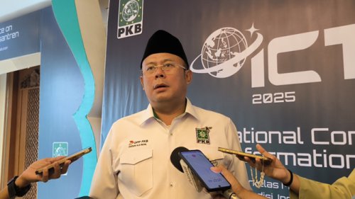 Singgung Kehadiran Negara, DPR Dorong Pemerintah Segera Bentuk Ditjen Pesantren