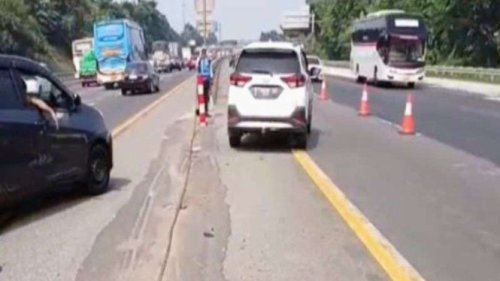 Kepadatan Arus Lalu Lintas di Tol Jakarta-Cikampek Mencair, Jarak Contraflow Dikurangi