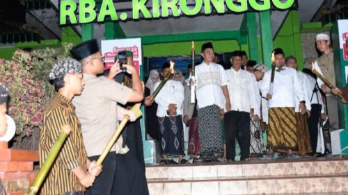 Momen 999 Santri Penuhi Jalanan Bondowoso, Meriahkan Tahun Baru Islam 1447 H