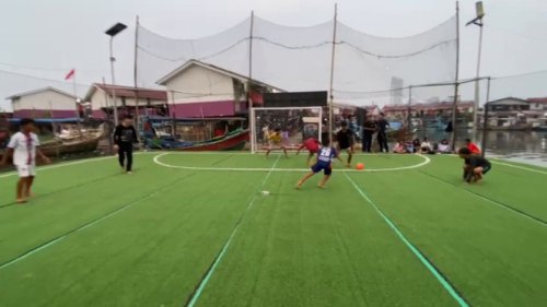 Sambil Main Sepak Bola, Polres Priok Edukasi Bahaya Narkoba ke Remaja