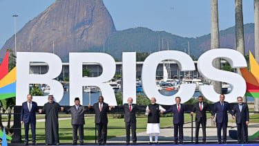 Presiden RI Prabowo Subianto dan pemimpin negara lain saat menghadiri KTT BRICS 2025 (sumber foto: Muchlis Jr - Biro Pers Sekretariat Presiden)