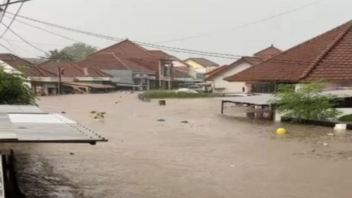 Curah Hujan Ekstrem, Banjir Rendam Pemukiman di Mataram NTB-30 Ribu Jiwa Terdampak