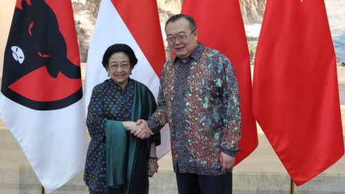 Megawati Puji Menteri Liu: Ternyata Bapak Lebih Ganteng Pakai Batik