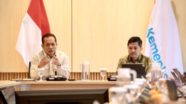 Menkop Pastikan Truk dan Pikap Impor Tetap Disalurkan ke Koperasi Merah Putih