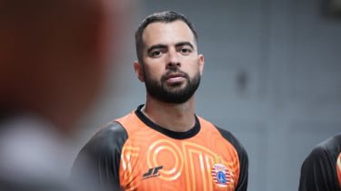 Jordi Amat Kritik Rumput JIS usai Persija Ditahan Dewa United: Sangat Buruk!