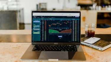 Cara Cerdas Mengalokasikan Portofolio di Beragam Instrumen Global Tahun 2025