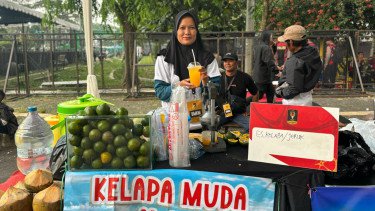 PNM Fasilitasi 50 Nasabah Mekaar Jualan di Stadion, Untung Berlipat!