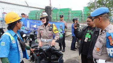 Operasi Patuh Jaya di Pelabuhan Priok, Ada Pengendara Pakai Helm Proyek