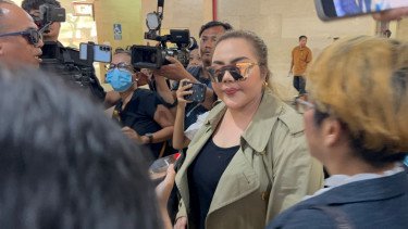 Penuhi Panggilan Bareskrim, Lisa Mariana Bungkam Soal Bukti Hamil Anak Ridwan Kamil