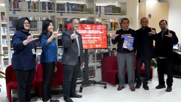 Donasi Prosiding BCF ke Perpustakaan Universitas Bakrie
