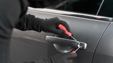 Maling Kendaraan Kini Beraksi Pakai Mobil Hybrid