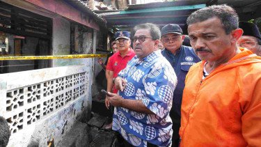 Tinjau Korban Kebakaran di Tebet, Rano Karno Pastikan Relokasi Penduduk