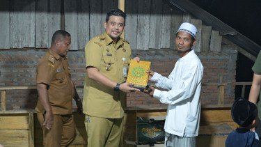 Seharian Serap Aspirasi di Pulau Kampai, Bobby Nasution Disambut Meriah dan Hangat Ribuan Warga