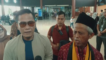 Gus Miftah Penuhi Janji Umrahkan Guru Ngaji yang Dituntut Rp25 Juta&nbsp;