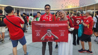 Kisah Pasangan Suami Istri Asal Tangerang Rela Nonton Liverpool di Hong Kong