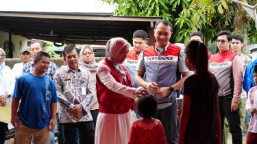 Pertamina Salurkan Bantuan Korban Kebakaran di Seberang Ulu I Palembang