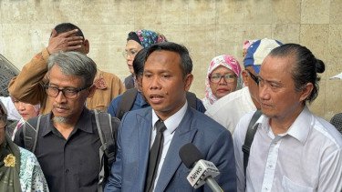 Nyelekit! Sindir Jokowi Tak Hadir Alasan Sakit, Roy Suryo CS: Saksi Kami Datang Naik Kursi Roda